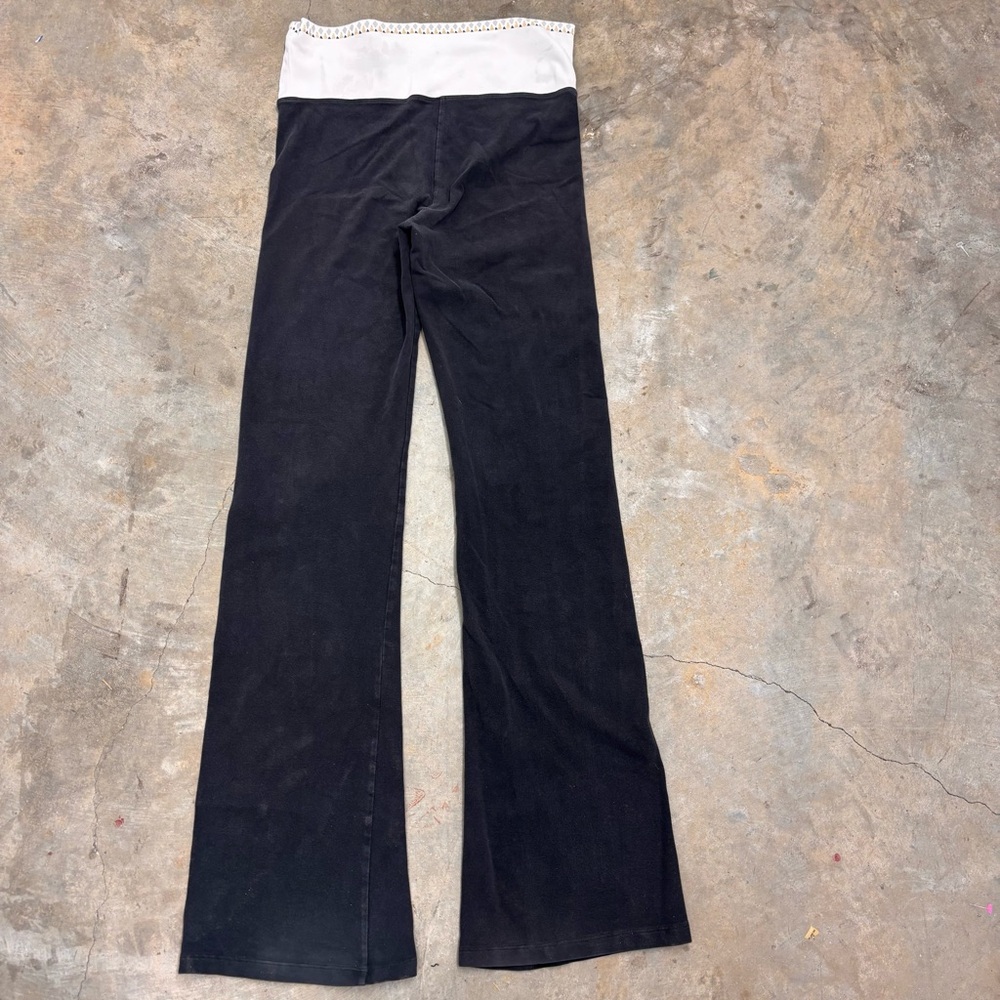 Victoria's Secret Vintage Foldover Flare Yoga Pants Black/Diamond Print Med Long - Picture 7 of 9